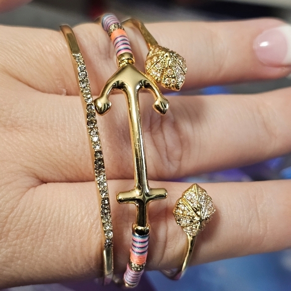 Stella and Dot Gold Leaf Open Bangle Bracelet - Picture 4 of 4